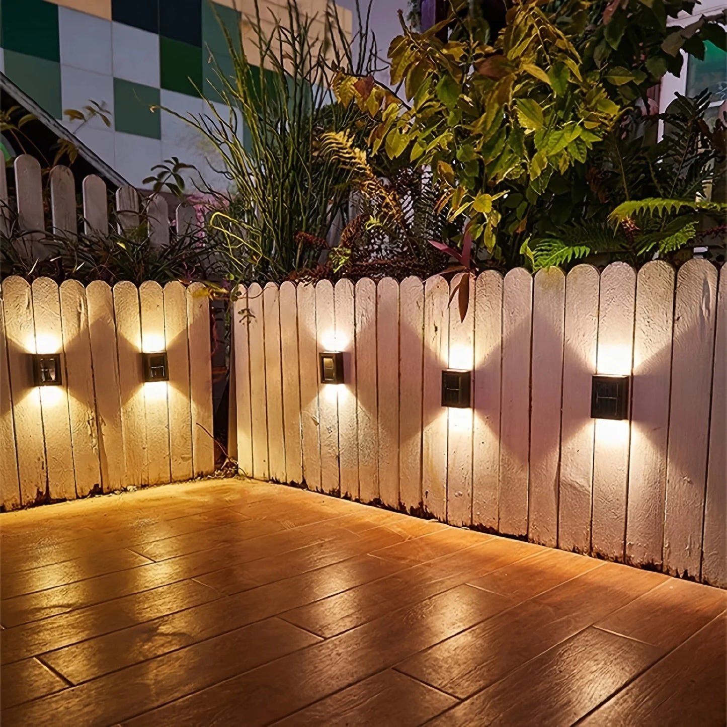 Solara™ Wall Solar Lamps